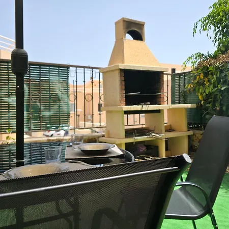 アパート Lush - Garden,bbq & Swimming Pool