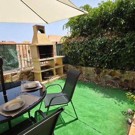 Lush - Garden,bbq & Swimming Pool アパート *